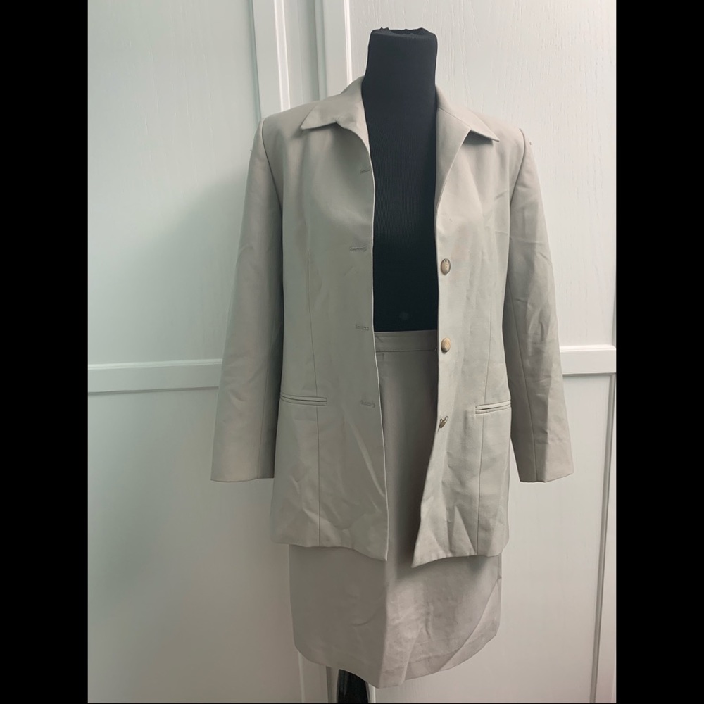 True 90’s vintage beige skirt suit set